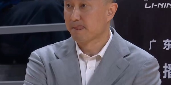 开云体育下载-广东3消息！杜锋被批输球后还在笑，徐杰最新伤情，萨林杰被劝退