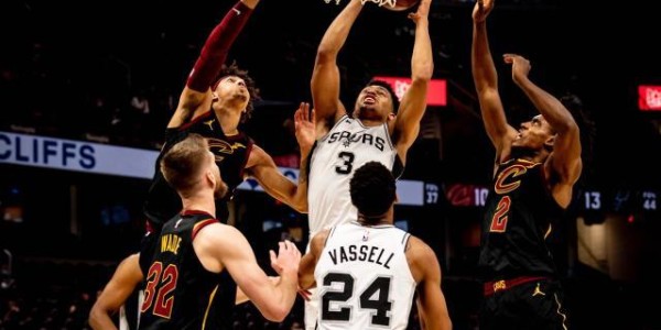 客户端下载-身高不足2米砍下双20 马刺小将活力十足比肩邓肯