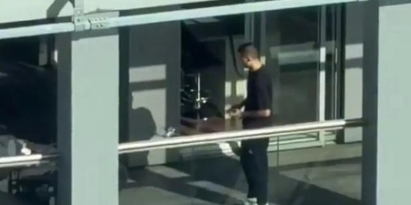 开云体育下载-罗德里玩无人机遭投诉，邻居担心隐私被侵犯