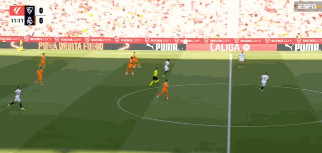 1747598287665040987.gif 巴代红牌.gif